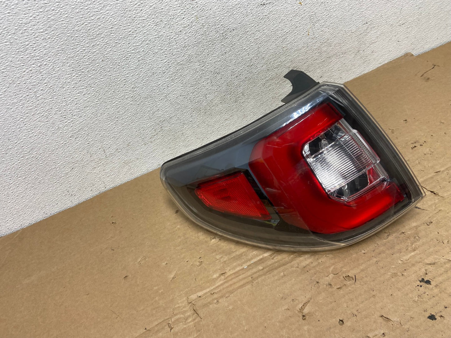 2013 to 2016 GMC Acadia Left Driver LH Side Tail Light AD4092 LK2
