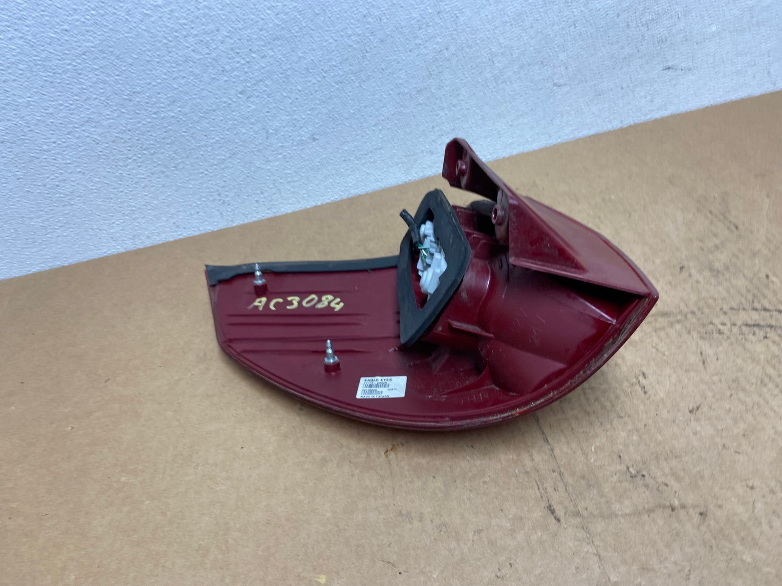 2004-2005 Toyota Sienna Right Passenger Rh Side Tail Light AC3084 LK5