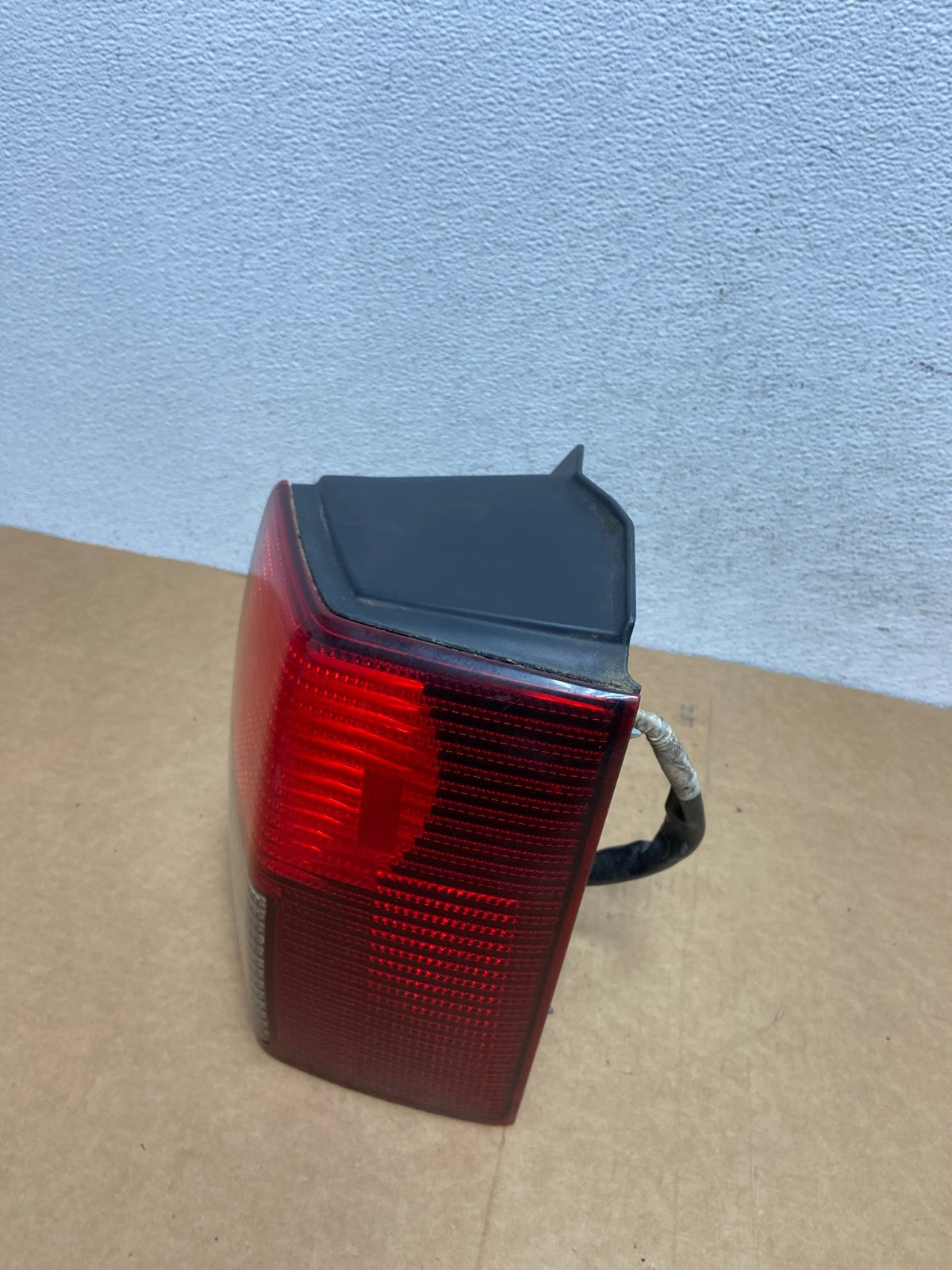 2006-2011 Mitsubishi Endeavor Right Passenger RH Side Tail Light AD4434 LK1