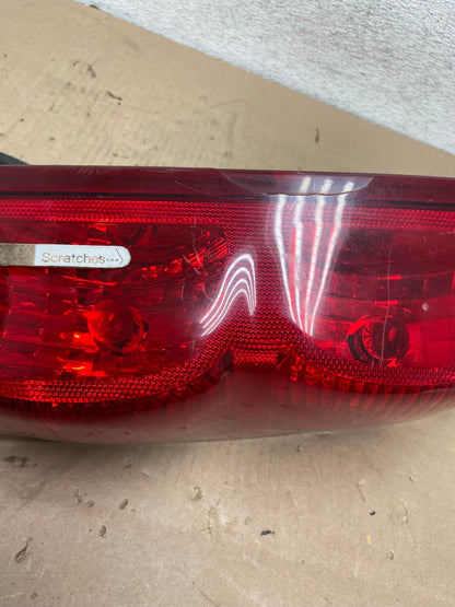 2002 - 2006 Chevrolet Avalanche Right Passenger Rh Side Tail Light AG6729 LK3