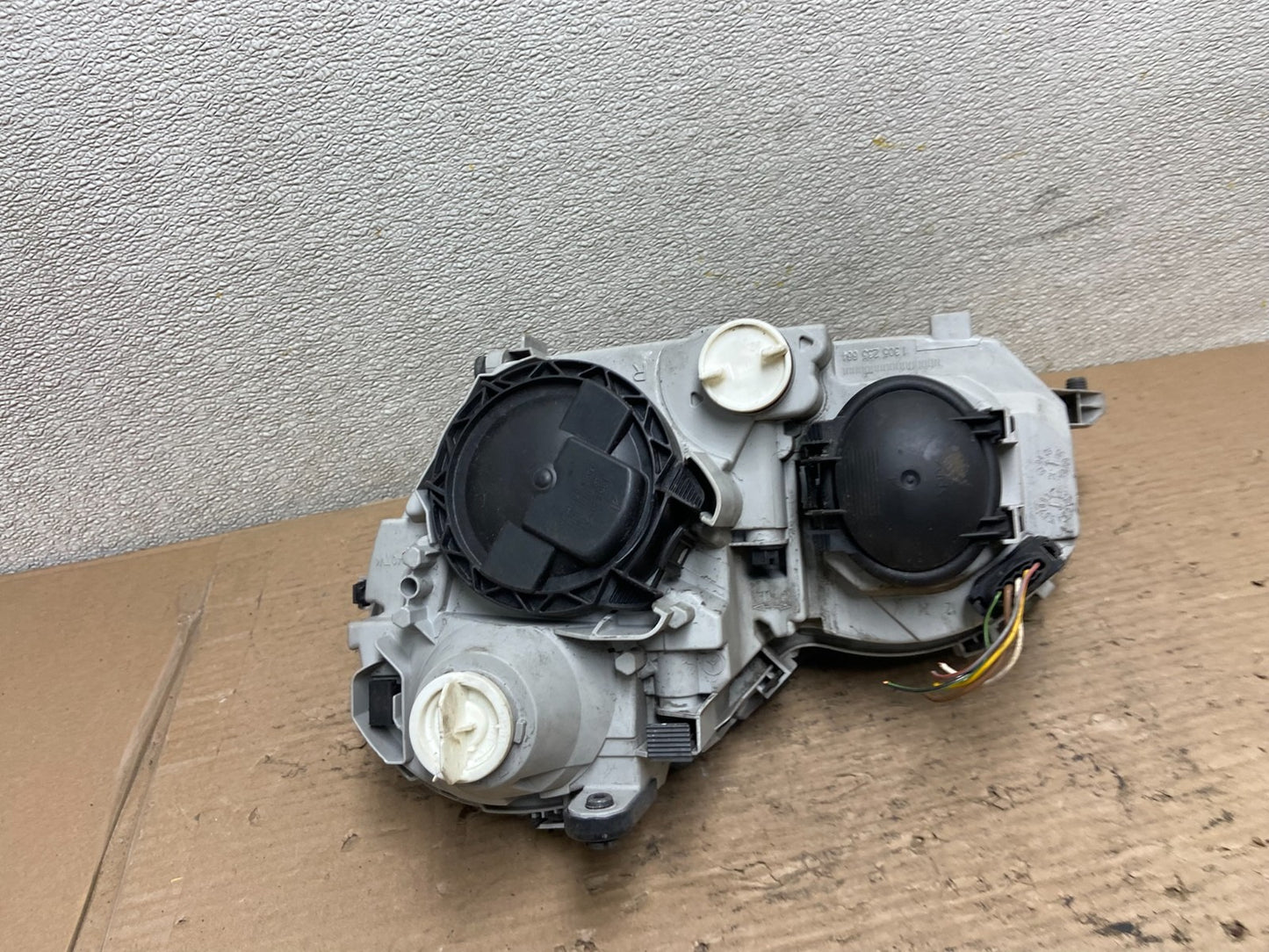 2001 - 2004 Mercedes-Benz C Class Halogen Right Passenger Headlight AA9657 DW3