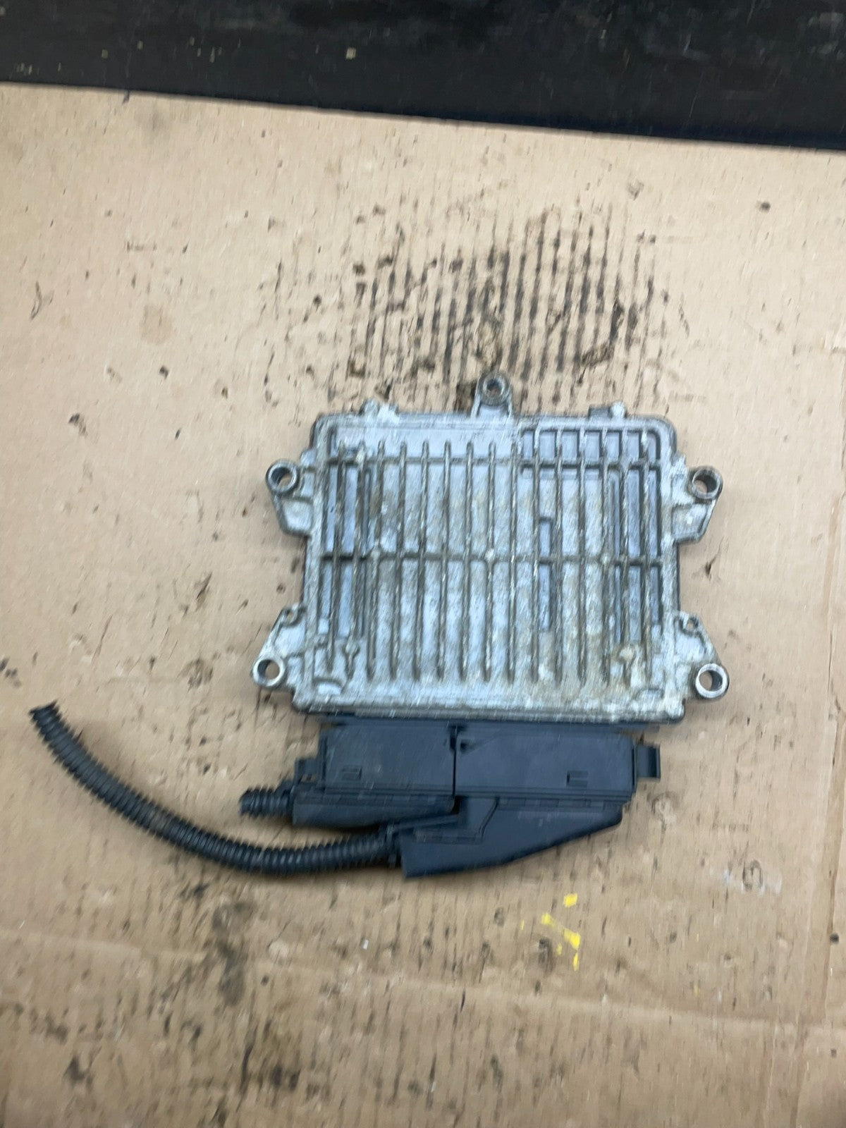 International Navistar Engine Computer ECM ECU 1890993C1 r1810 DG2