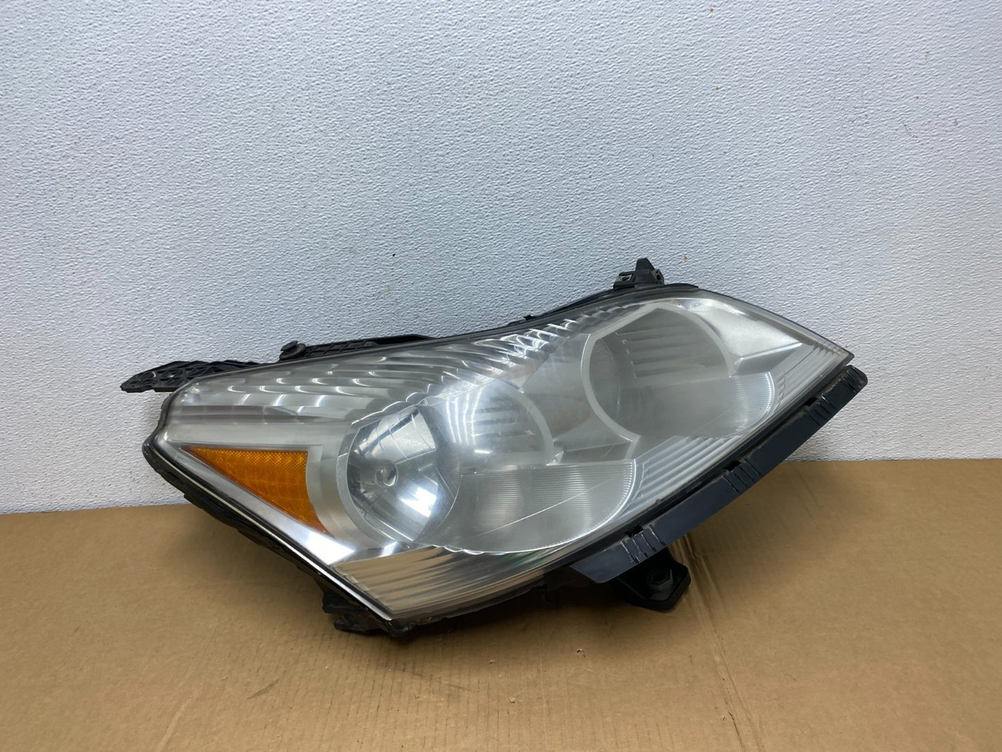 2009 to 2012 Chevrolet Traverse Right Passenger Halogen Headlight AC7496 DW0
