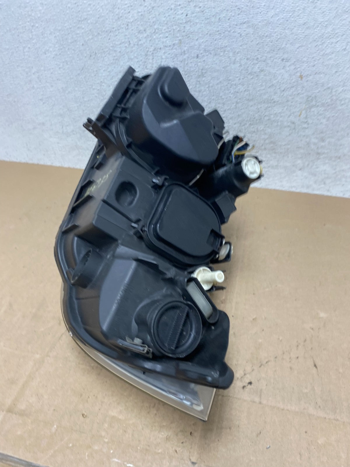 2009-2011 BMW 3 Series 328i 4/D Sedan Headlight Halogen Right Passenger AE67357