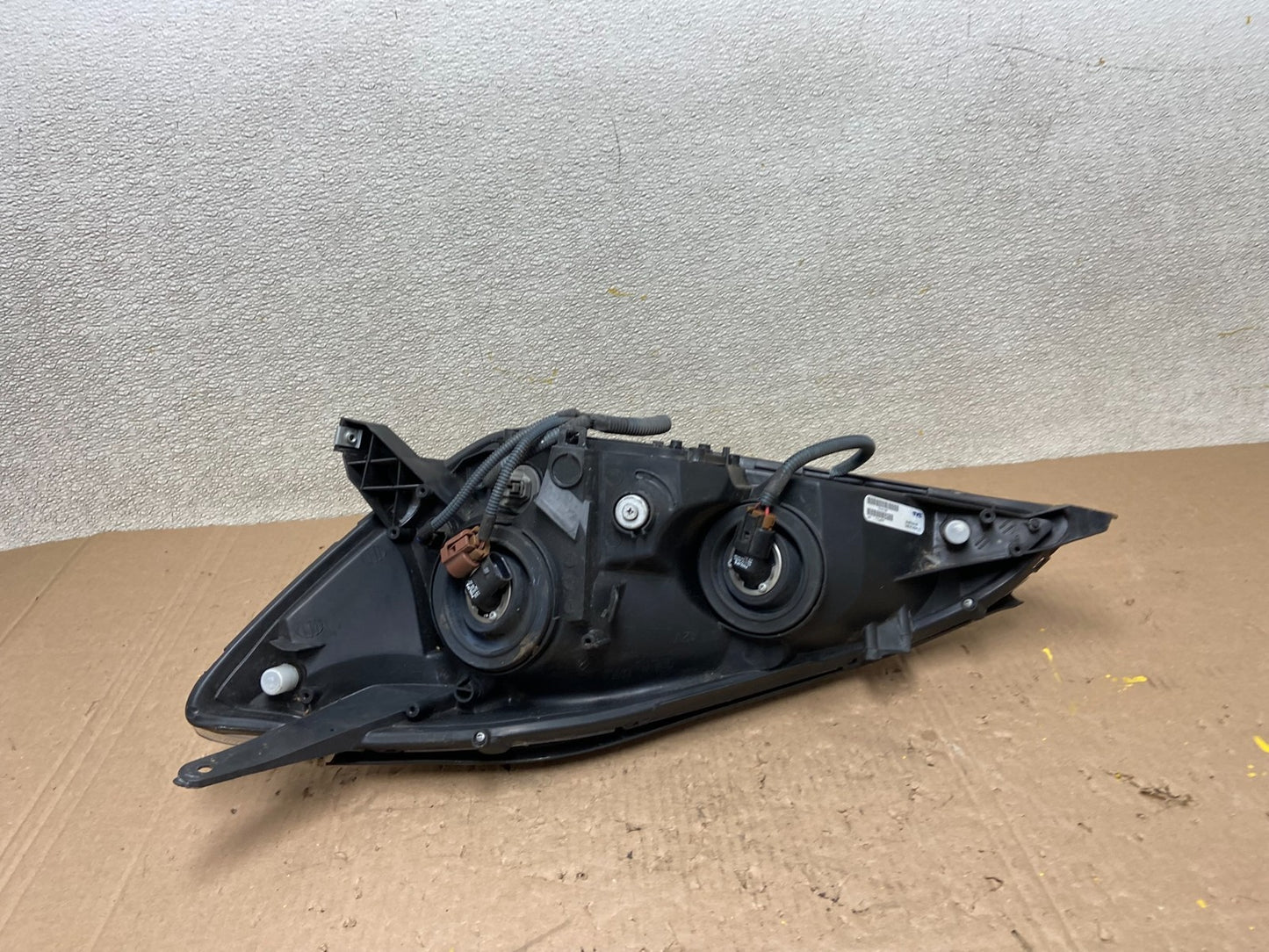 2004-2005 Toyota Sienna Right Passenger Halogen Headlight TYC Y0341 DW6