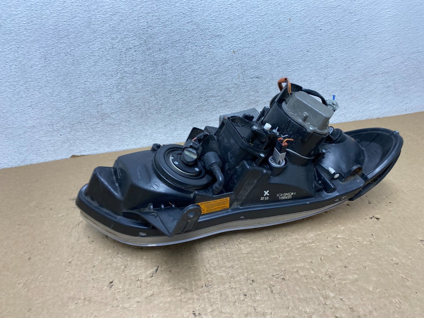 2002 to 2004 Infiniti I35 Left Driver LH Side Headlight Xenon AF8088 DW4