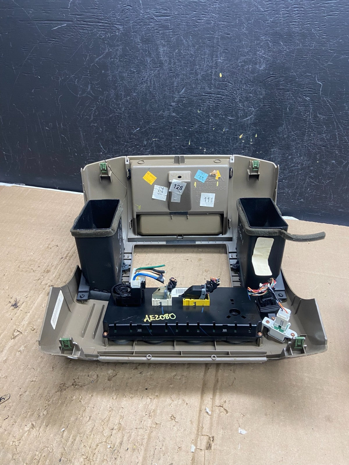 2005-2008 Nissan Pathfinder Radio A/C Heat Temperature Climate Control AE2080 DG7