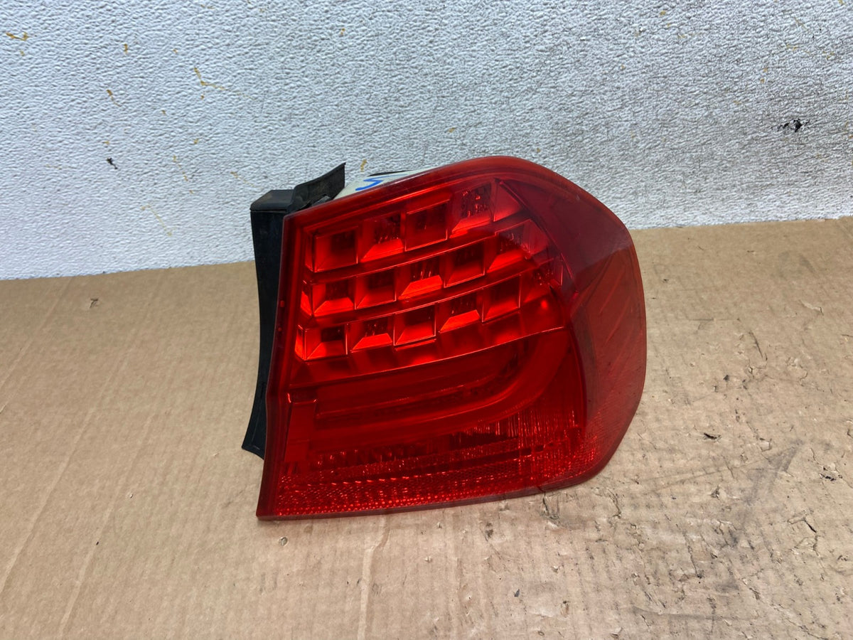 2009 2010 BMW 328i 3 Series Right Passenger RH Side Tail Light AI5569 LK0