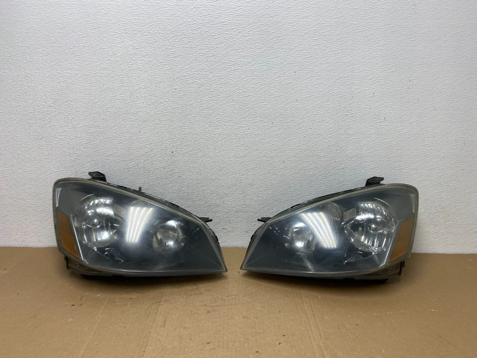 2005 to 2006 Nissan Altima Left+Right Set Halogen Headlights AC5677 DW0