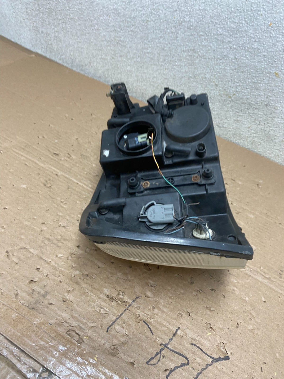 2002 to 2009 Gmc Envoy Left Driver Lh Side Headlight Halogen Oem AB1594 DW9