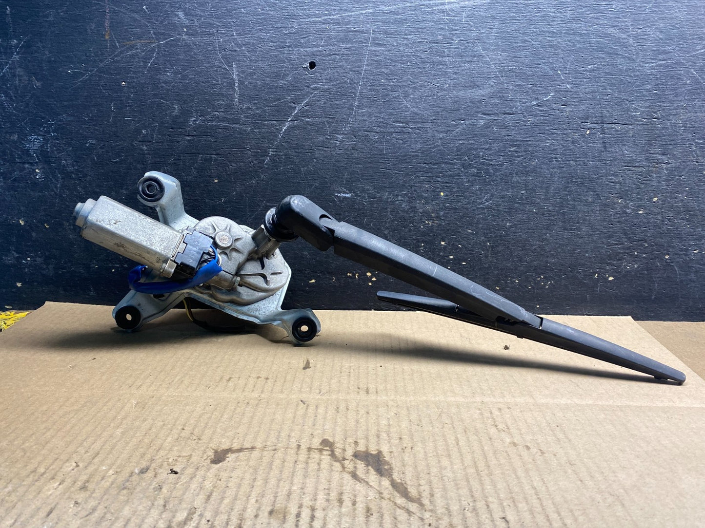 2011 - 2013 Kia Sorento Rear Glass Windshield Wiper Motor Z4760 DG0