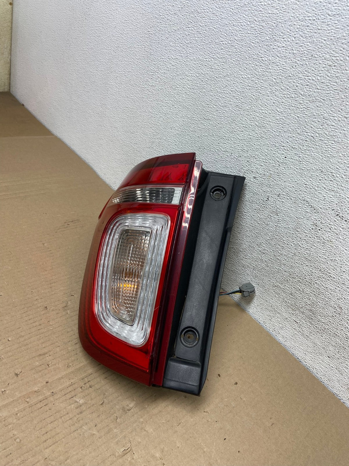 2011 2012 2013 2014 2015 Ford Explorer Left Driver LH Side Tail light AE9525 LK1