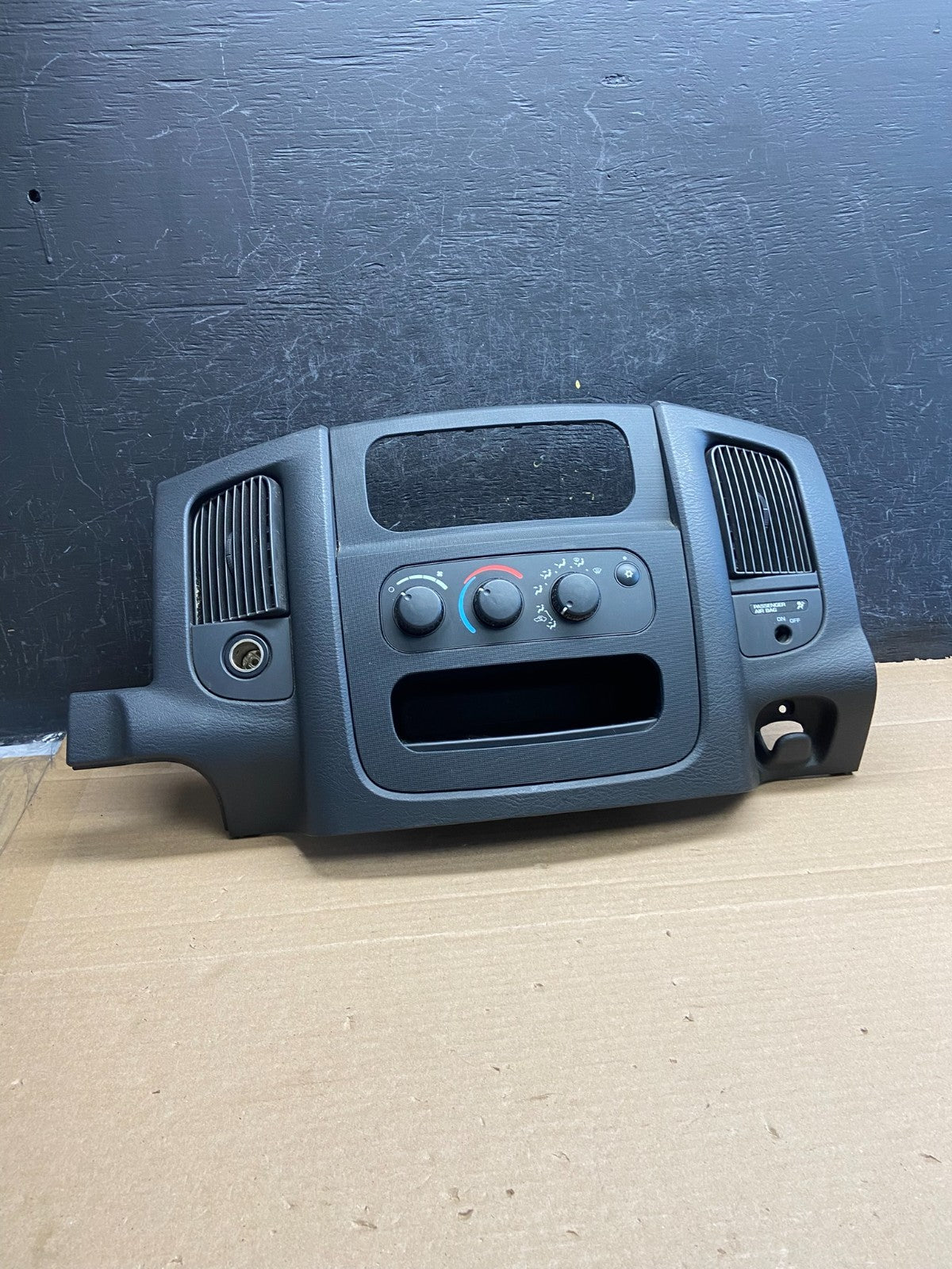 2002 to 2005 Dodge Ram Radio Climate Control Dash Air Vent Bezel Trim AG5102 DG0