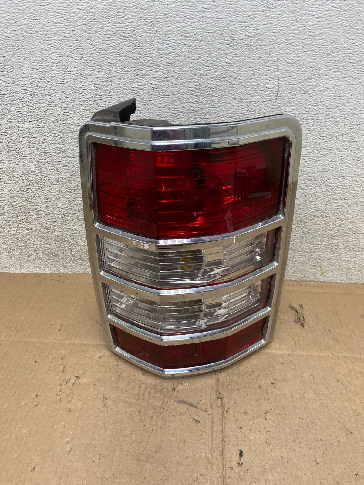2008 to 2012 Jeep Liberty Right Passenger Rh Side Tail Light Oem R7744 DW0