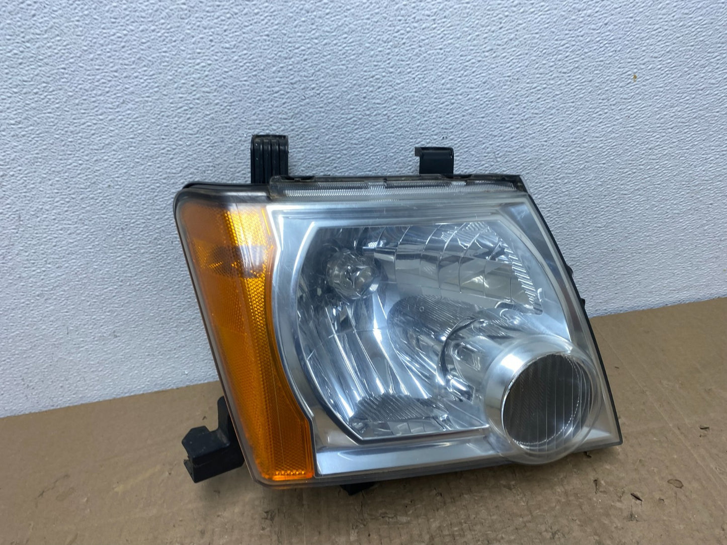 2005-2015 Nissan Xterra Right Passenger RH Headlight OEM AC4001 DW0
