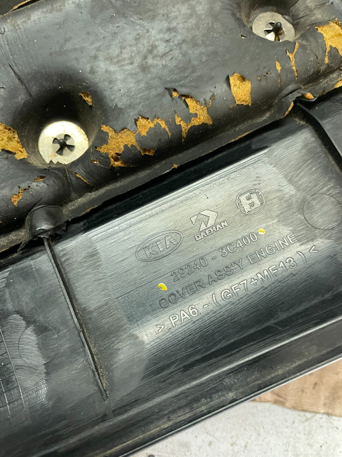 2006 to 2008 Kia Sedona V6 3.8L Engine Motor Cover M2590 PS8