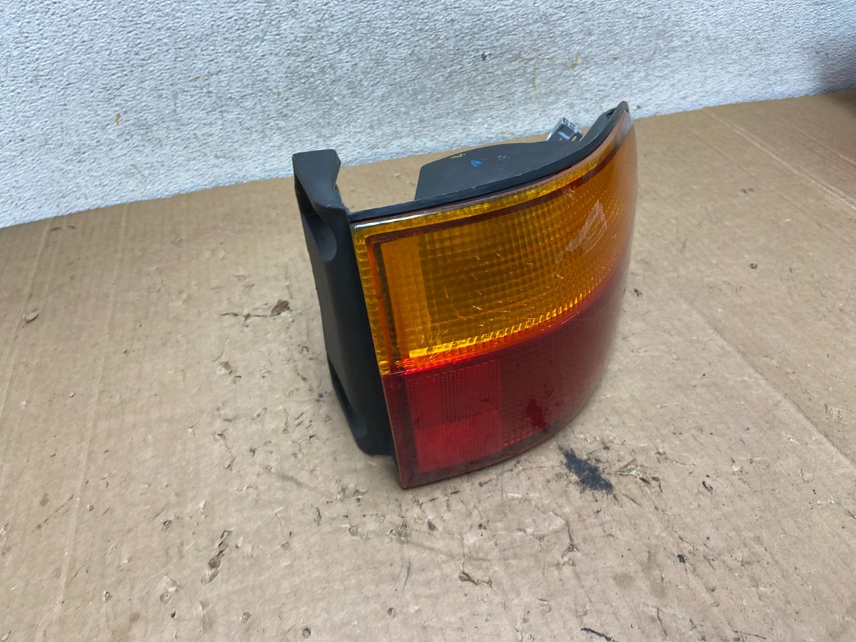 1998 1999 2000 Toyota Sienna Right Passenger Tail light AI9275 LK2