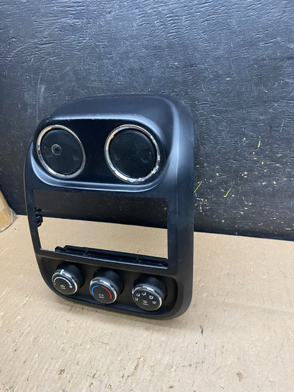 2011 to 2017 Jeep Compass Dash Climate Temperature Control Radio Bezel T5782 DG1