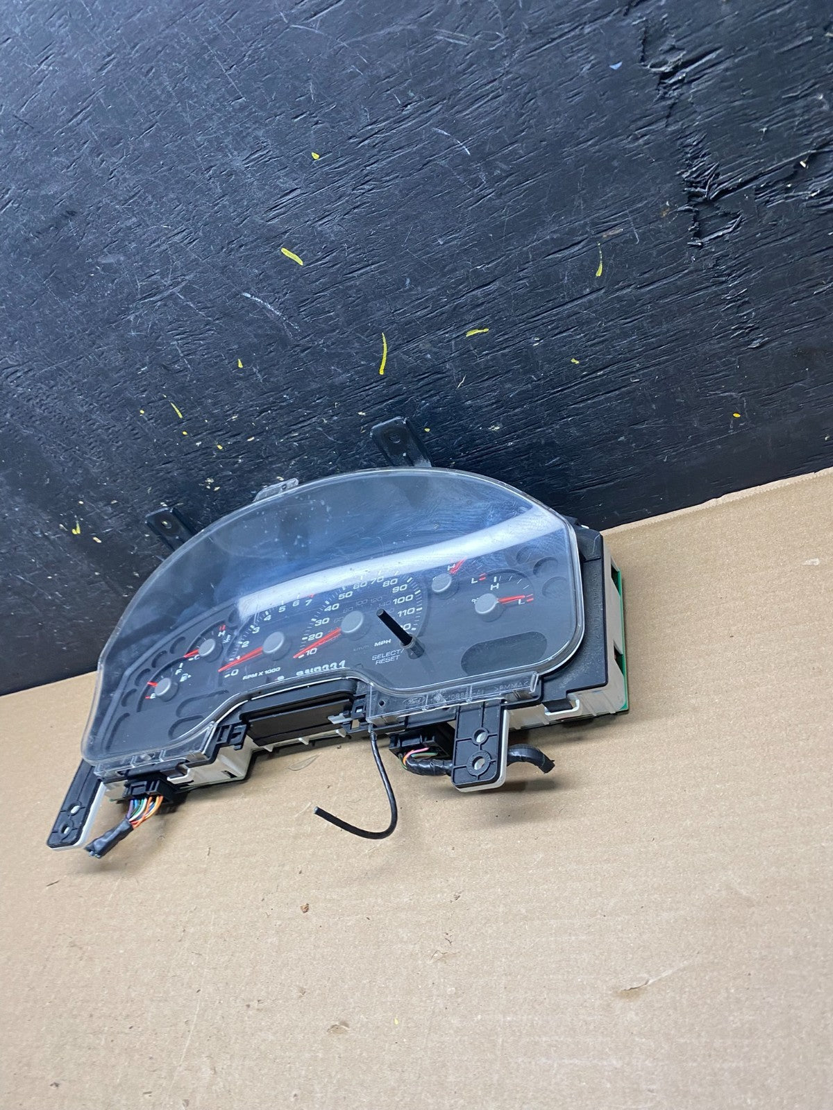 2004 2005 Ford Explorer Speedometer Cluster Gauge Oem S2690 DG2
