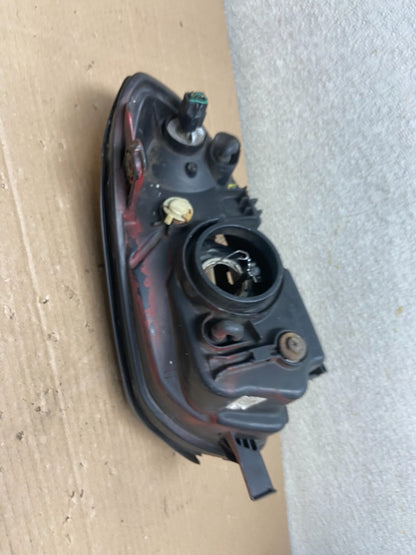 2003 to 2006 Hyundai Accent  Right Passenger  Halogen Headlight AA8748 DG7