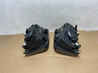 2002 to 2004 Volkswagen Jetta Left+Right Headlights AI1146 DW10
