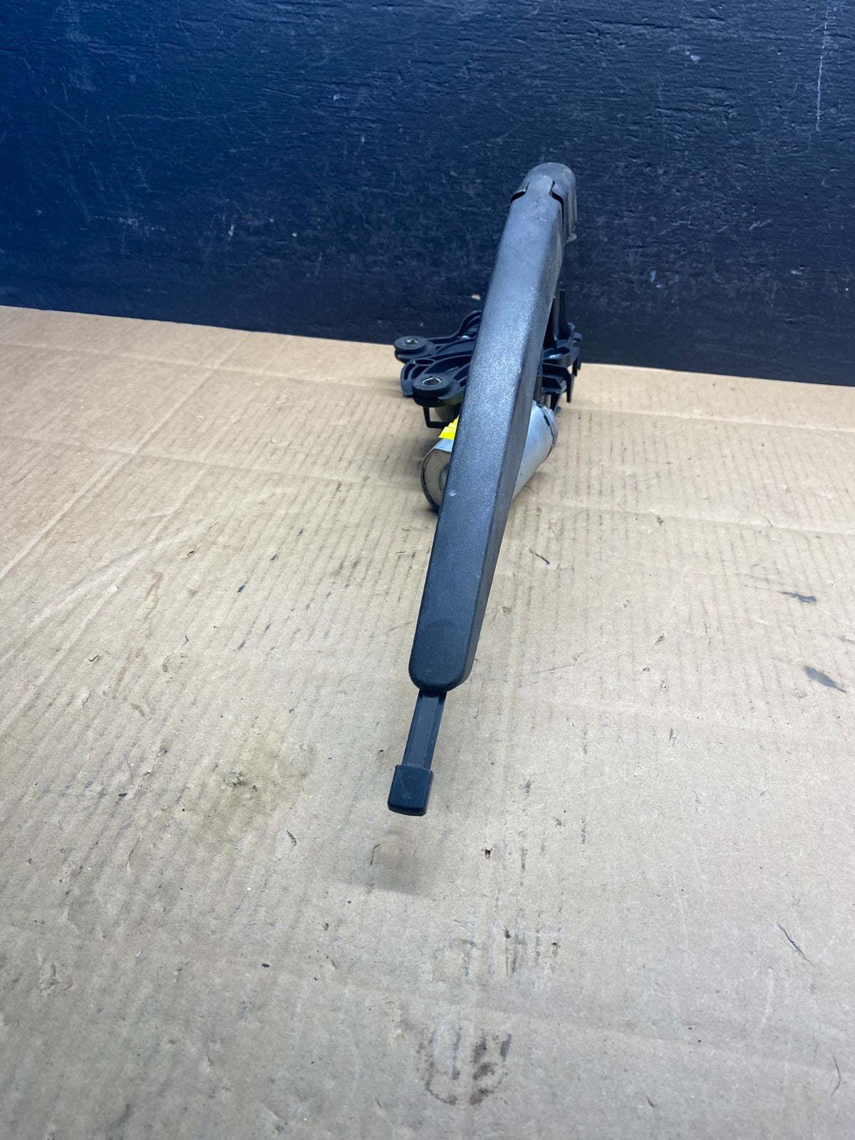 2011 to 2019 Ford Explorer Rear Windshield Wiper Motor AD5074 DG2