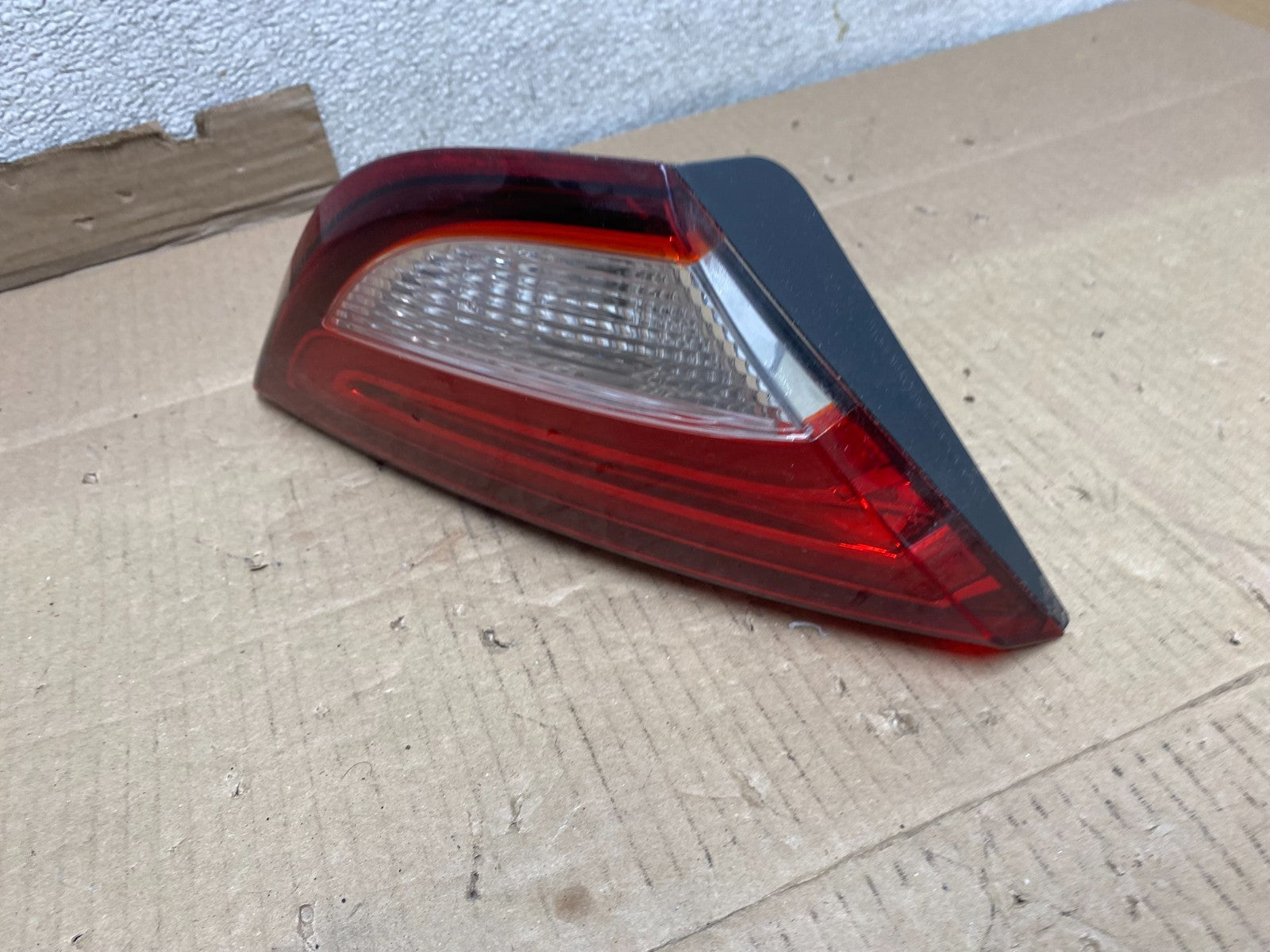 2015 to 2017 Chrysler 200 Sedan Left Driver Side Inner Tail Light Oem U2859 DW2