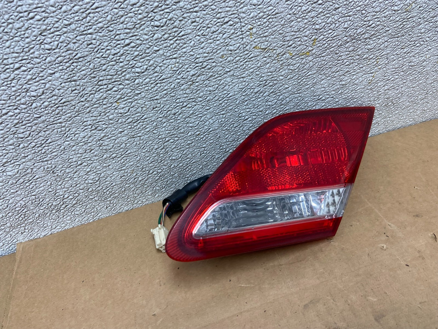 2008-2010 Toyota Avalon Right Passenger Side Tail Light Inner Oem Z6738 DW2
