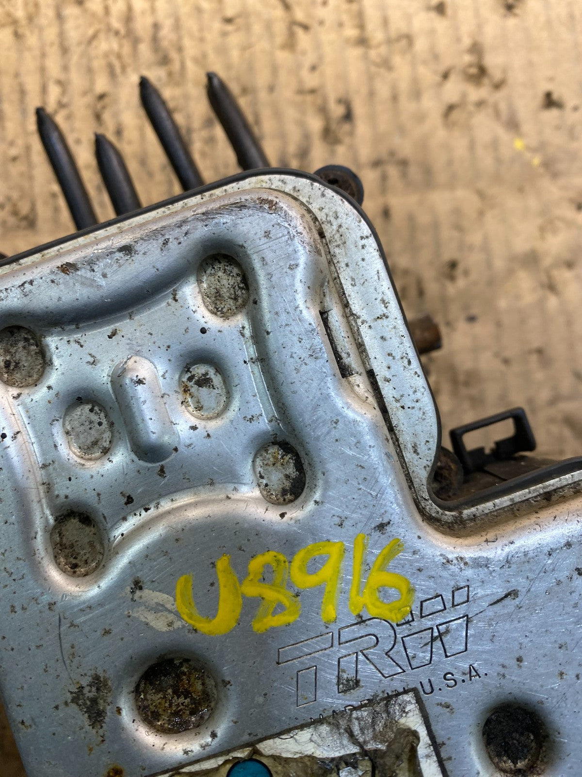 2004-2006 Chevrolet Express ABS Pump Control 13567118 Module U8916 PS7