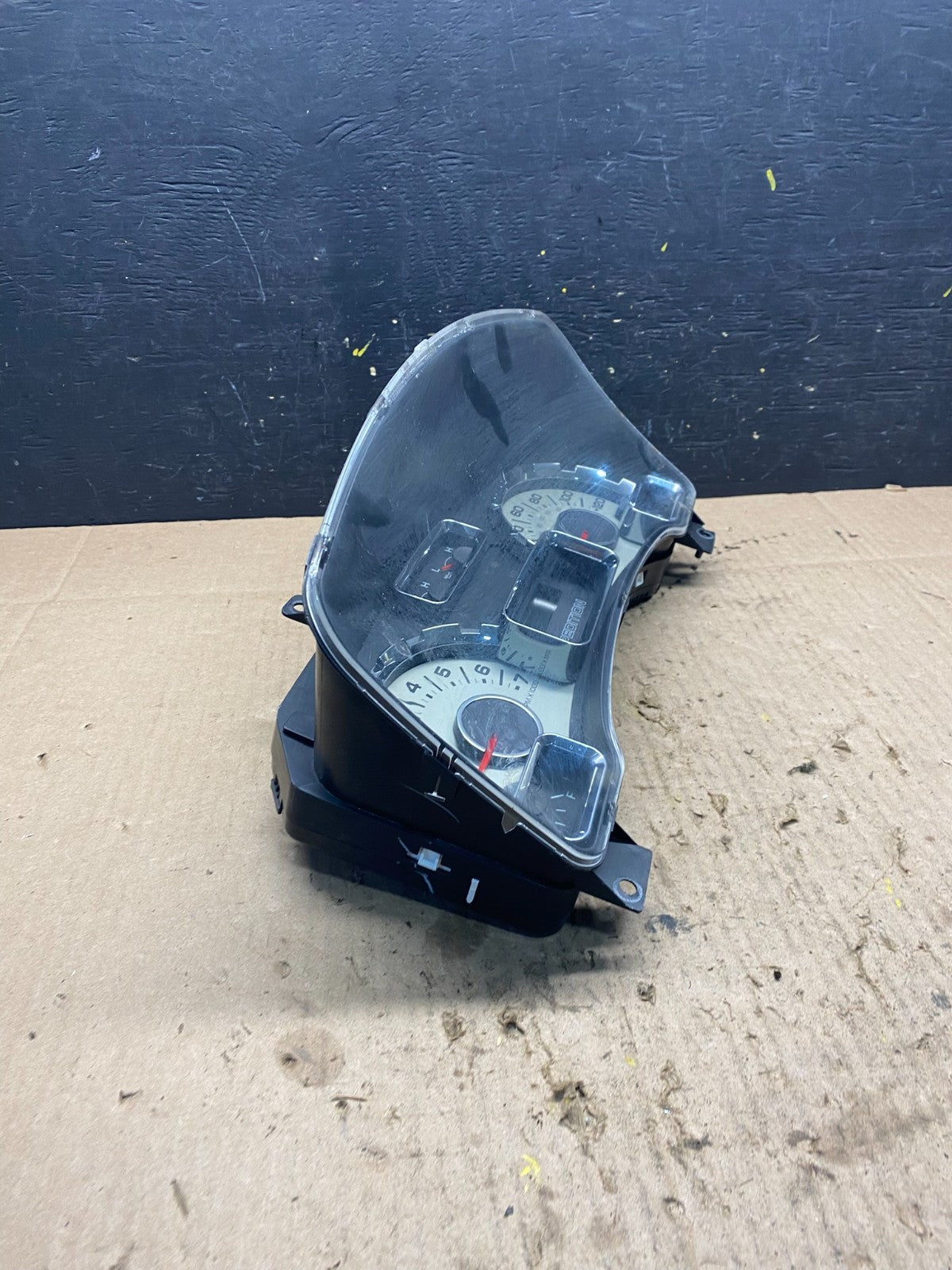 2010 2011 Ford  Expedition Speedometer Cluster Gauge Oem P7792 DG1