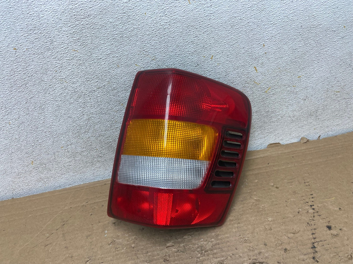 1999-2004 Jeep Grand Cherokee WJ Right Passenger Rh Tail Light AH9239 LK0
