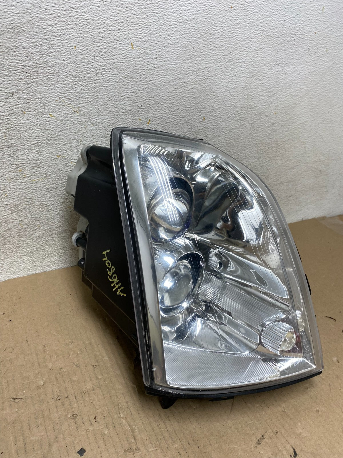2005 - 2011 Cadillac STS Right Passenger RH Side Halogen Headlight AH6804 DW2