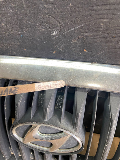 2001 to 2005 Hyundai Sonata Front Upper Grille Grill Bumper OEM O8090 DG7