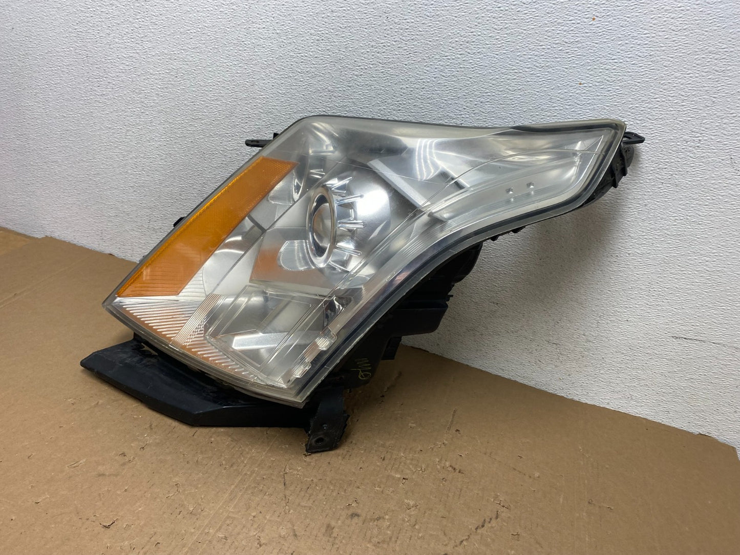 Halogen 2010 to 2016 Cadillac SRX Left Driver LH Side Headlight AD8064 DW1