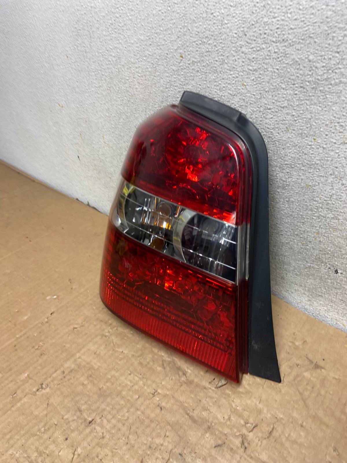 2004-2007 Toyota Highlander Left Driver LH Side Tail Light AI8268 LK1