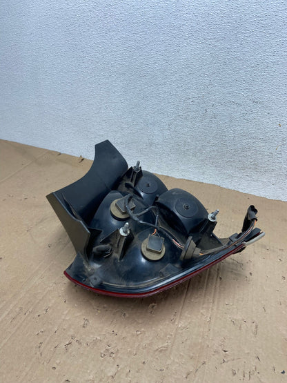 1998-2003 Ford Crown Victoria Right Passenger Rh Side Tail Light AE9362 LK6