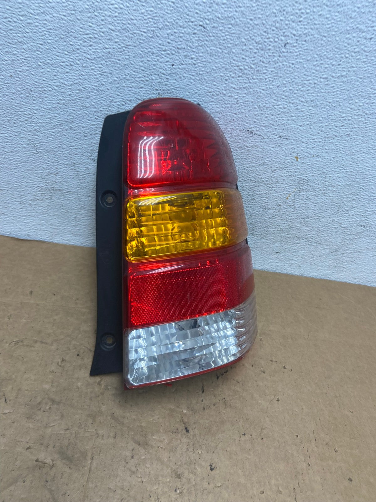 2001 to 2007 Ford Escape Right Passenger RH Side Tail Light AD5182 LK2