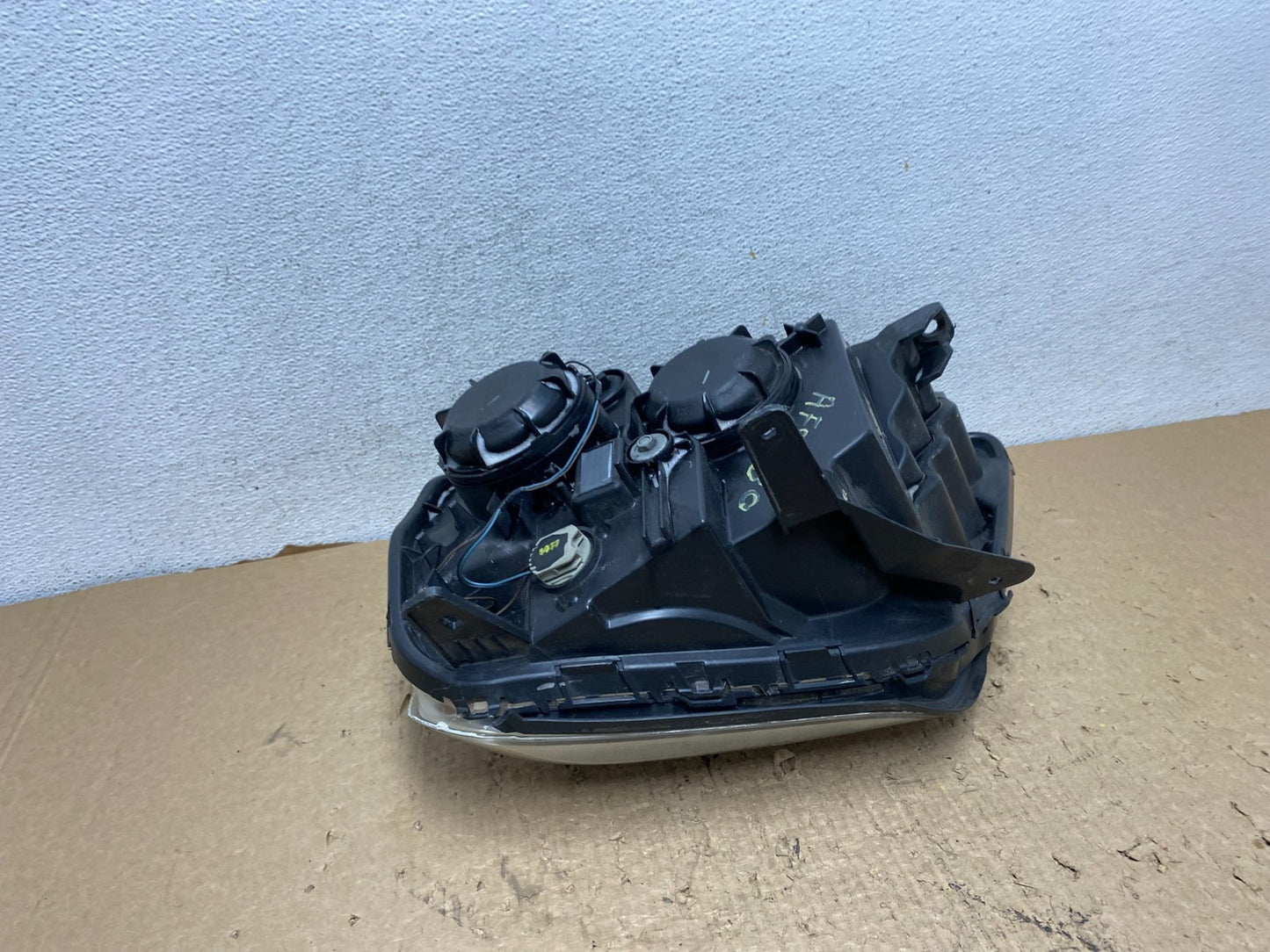 2010 to 2015 GMC Terrain Halogen Passenger Right Rh Side Headlight AF9480 DW6