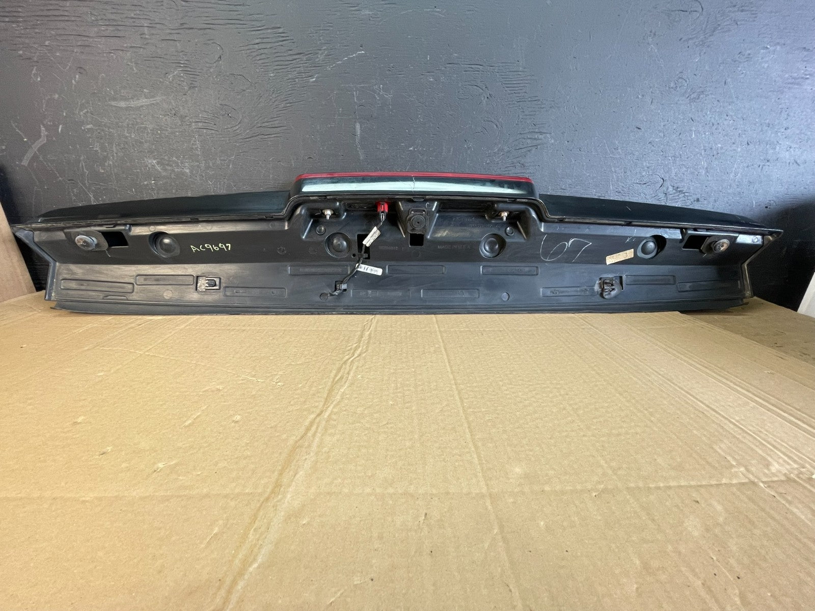 2007-2014 Chevrolet Tahoe Suburban Yukon Spoiler Wing 3rd Brake Light AC9697 DG6
