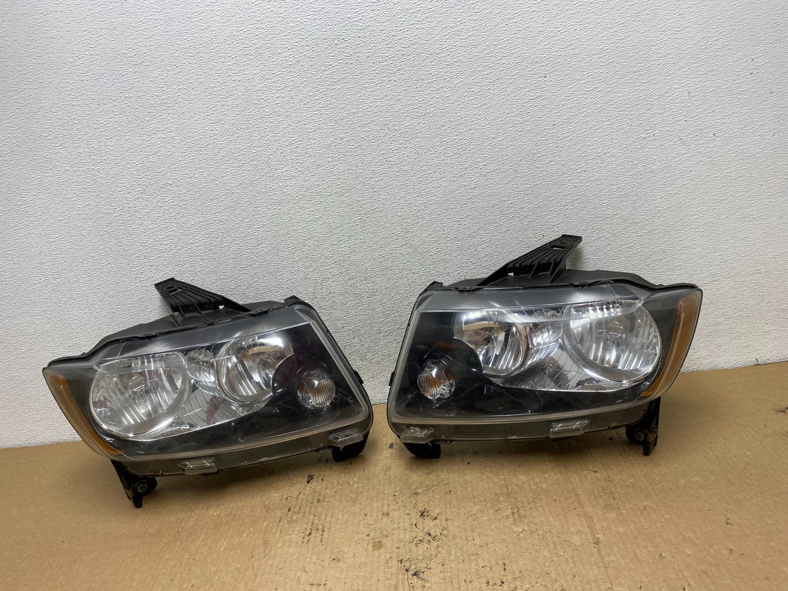 2011-2013 Jeep Grand Cherokee Left+Right Halogen Headlights AG2404 DW0