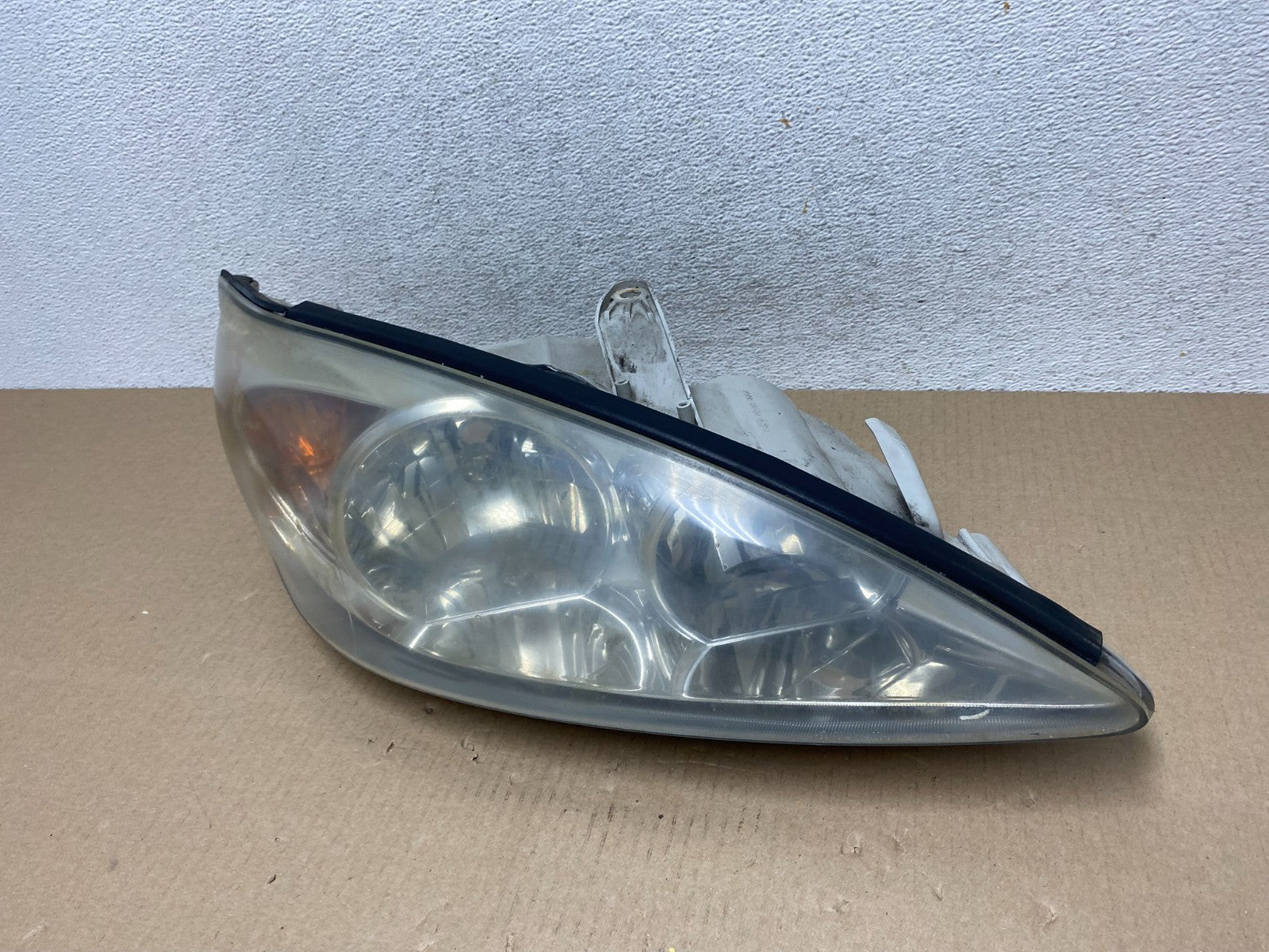 2002 to 2004 Toyota Camry Halogen Headlight Right Passenger Rh AG5841 DW1