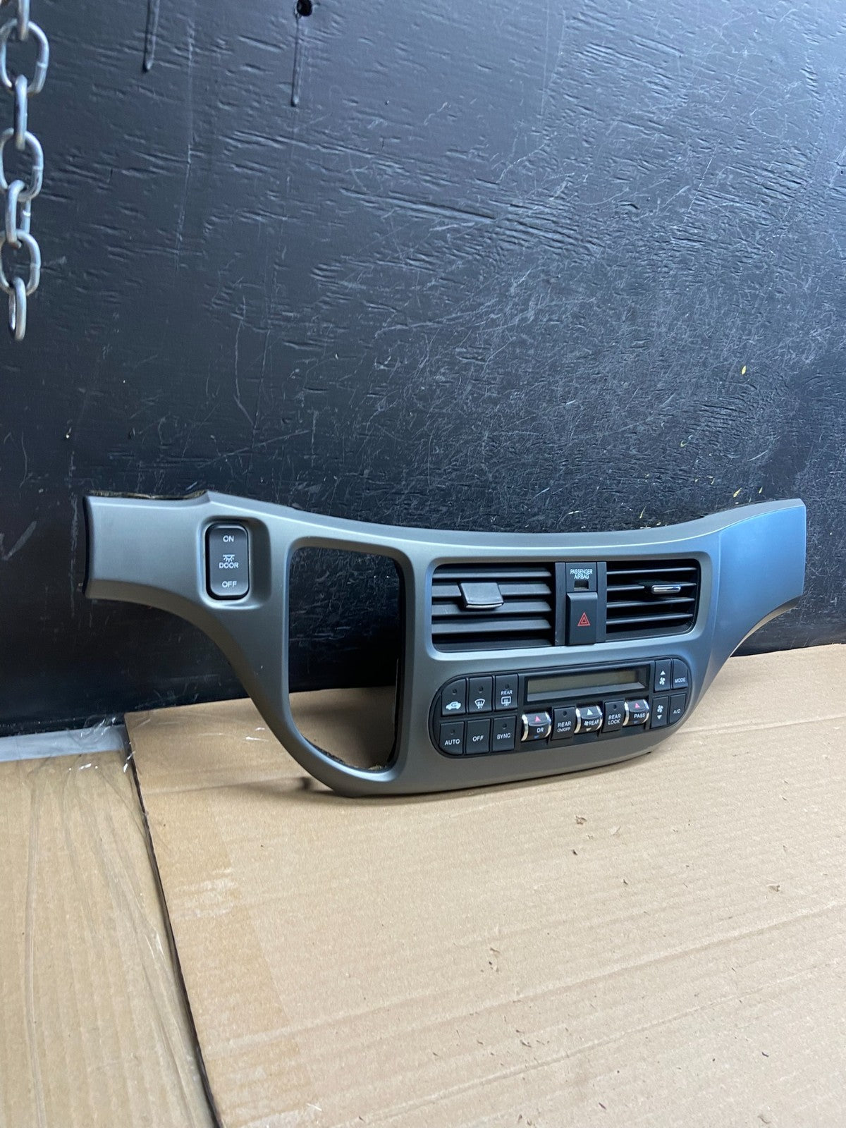 2005 to 2010 Honda Odyssey Radio Climate Control Dash Trim Bezel AG5122 DG1