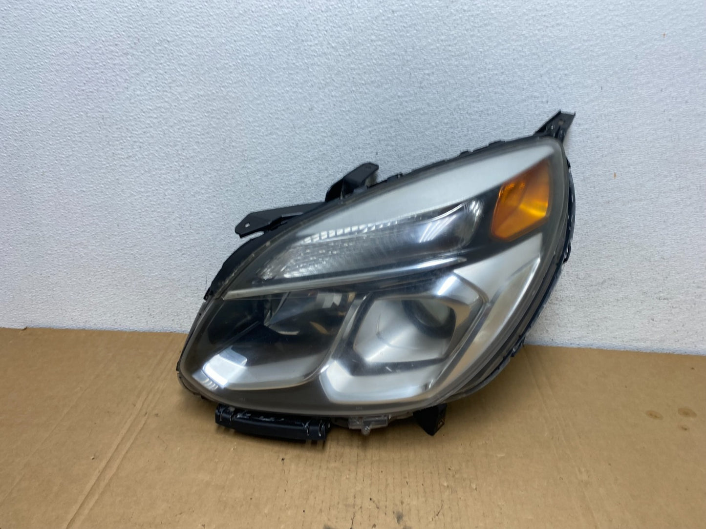 2016-2018 Chevrolet Equinox Left Driver LH Halogen Headlight AD2669 DW0