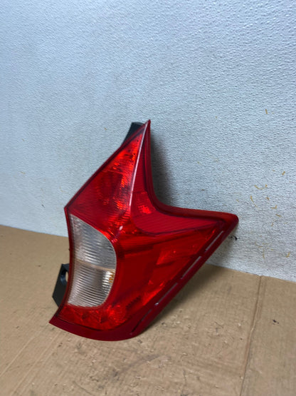 2014 - 2019 Nissan Versa Note Hatchback Right Passenger Tail Light AI5425 LK1