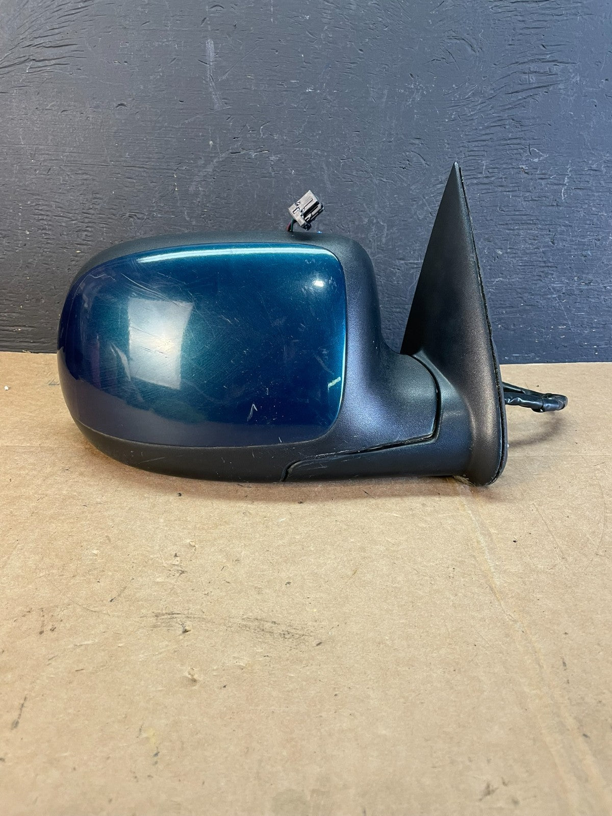 2003-2006 Chevrolet Tahoe Suburban Right Passenger Turn Door Mirror AE0975 DW0