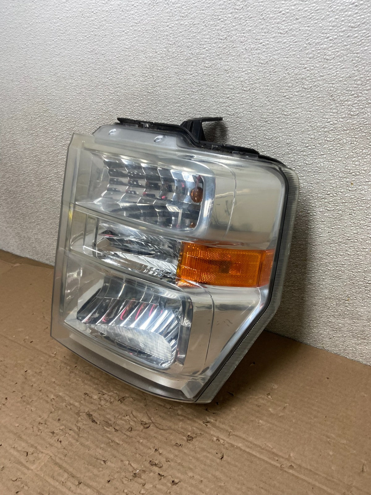 2008-2014 Ford Econoline E150 E250 E350 Left Driver LH Headlight OEM AB1551 DW1