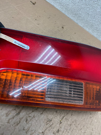 1999 2000 2001 Honda Odyssey Right Passenger RH Tail Light Inner OEM Y3034 DW3