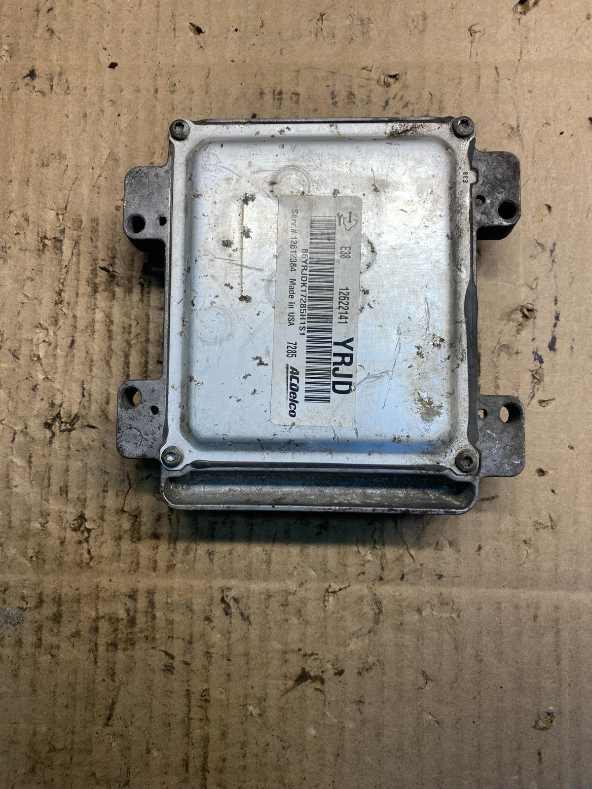 2008 to 2011 Chevrolet Silverado Yukon Engine Control Module ECM ECU AD2932 DG1
