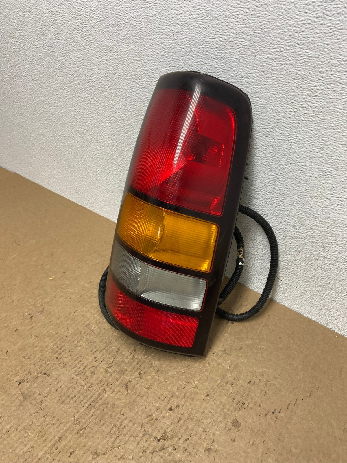 1999-2002 Chevrolet Silverado 1500 Sierra Right Passenger Tail light AC1623 LK1