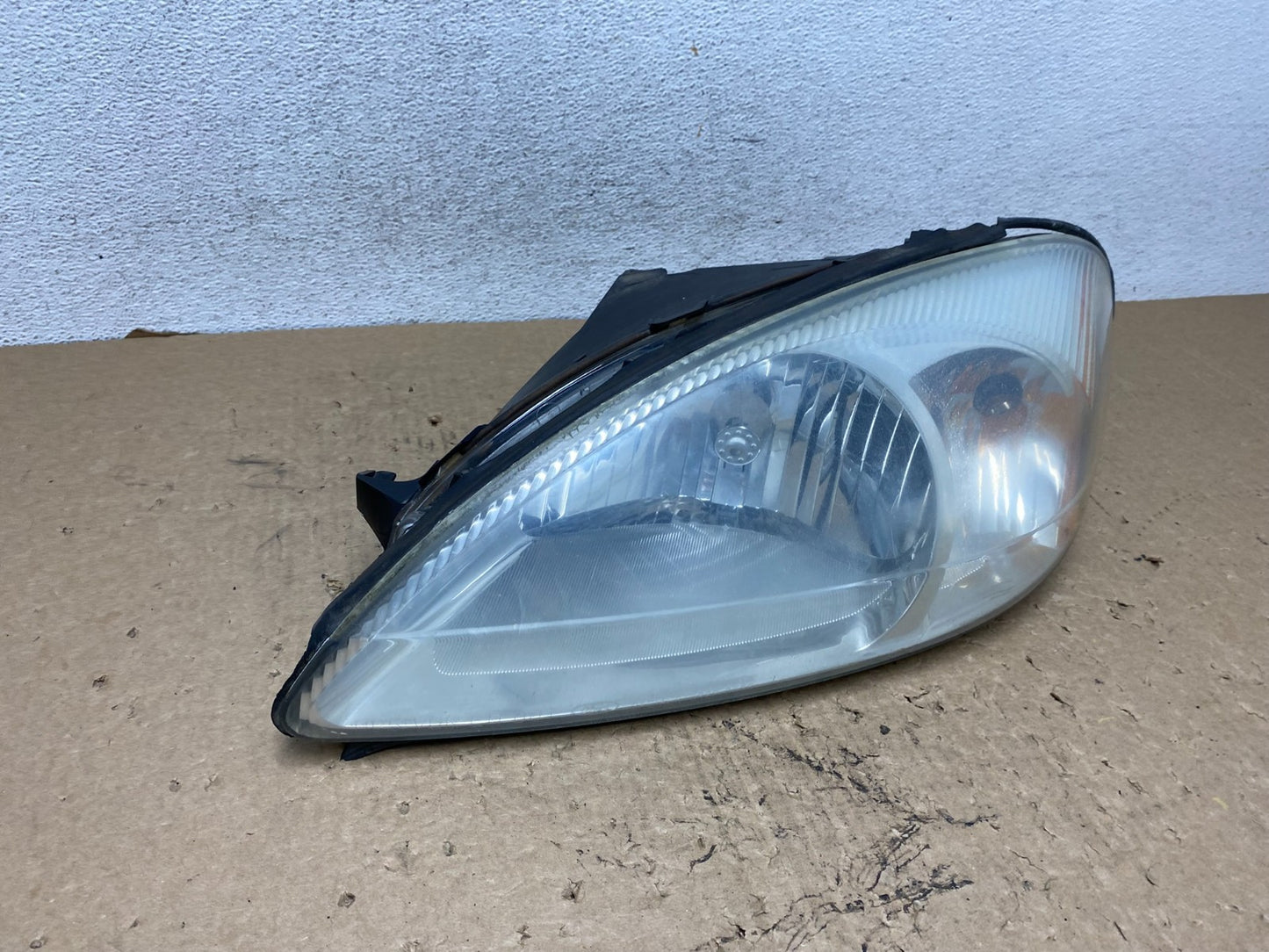 2000 to 2007 Ford Taurus Left Driver LH Side Halogen Headlight AF8216 DW2